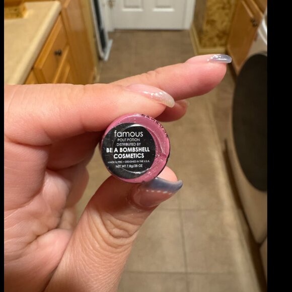Be A Bombshell Famous lip gloss - Famous - Picture 3 of 3